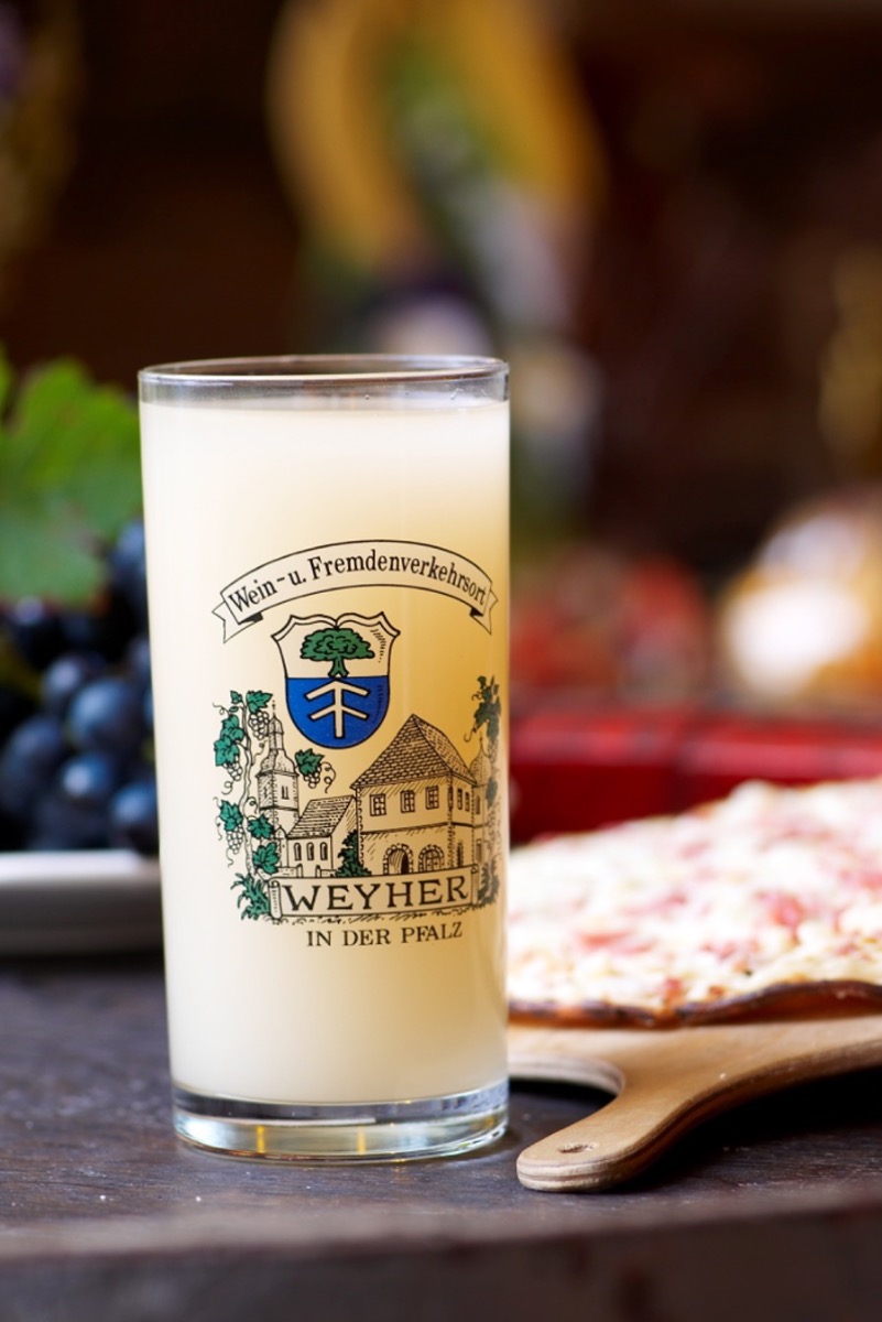 img_Neuer_Wein_und_Flammkuchen_Weingut_Graf-von-Weyher_Pfalz